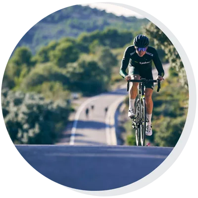 cycliste monte